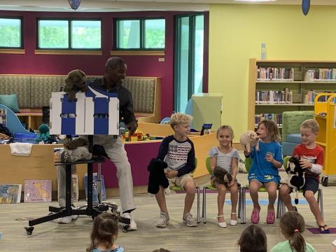 Windell Campbell with story participants and puppets