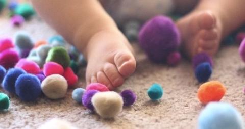 baby pom pom play